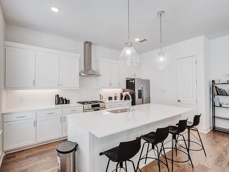 114 E Chester Ct — Photo 13