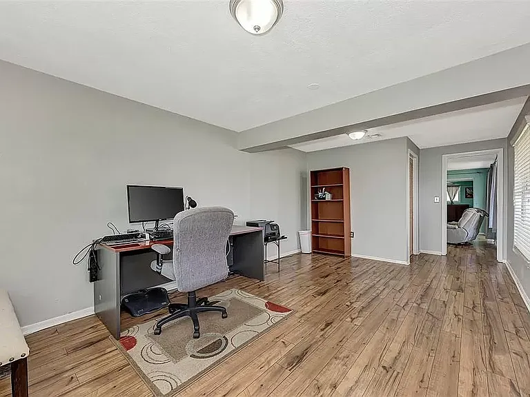 1329 Nantucket Rd — Photo 27