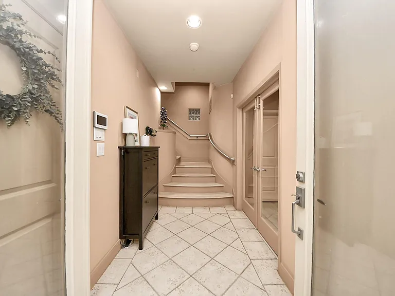 5217 Lillian St — Photo 2