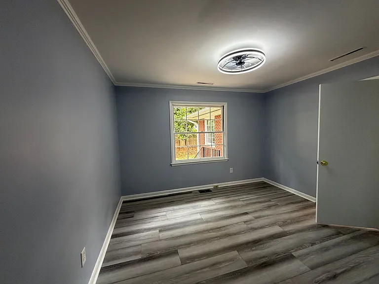 226 College Dr — Photo 12