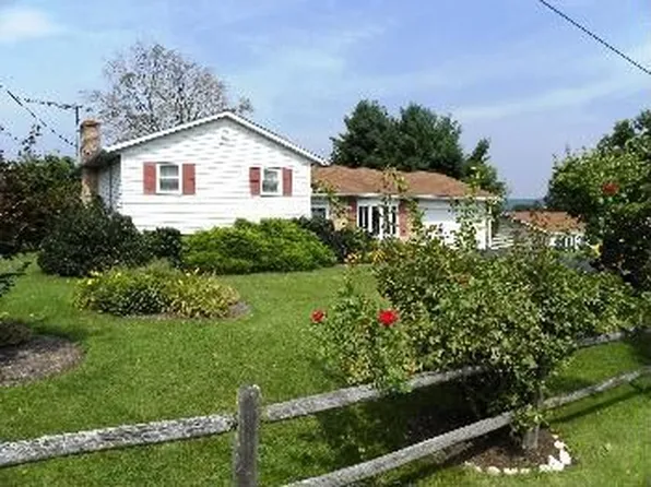 3690 Elizabethtown Rd, Manheim, PA 17545