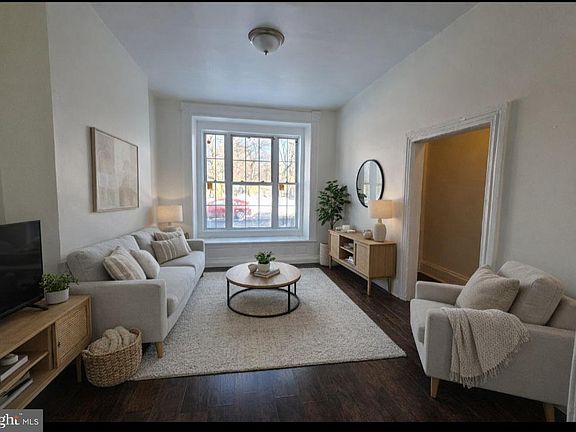 4th image of 413 Monmouth St