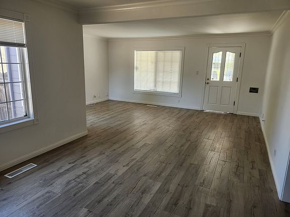 5th image of 39 E 16th St