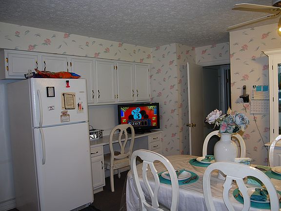 3rd image of 4171 Gorman Ave