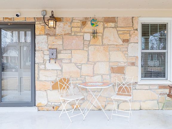 3rd image of 3655 Charleswood Ave