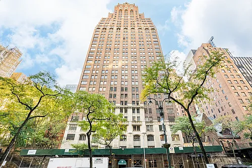 320 E 42nd St Photo 1