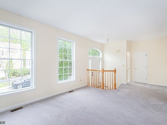 4th image of 148 Arrowgate Dr
