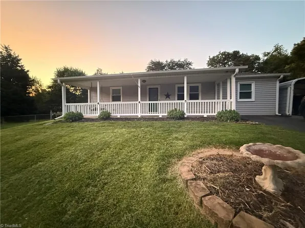 126 Cedardale Ln, King, NC 27021