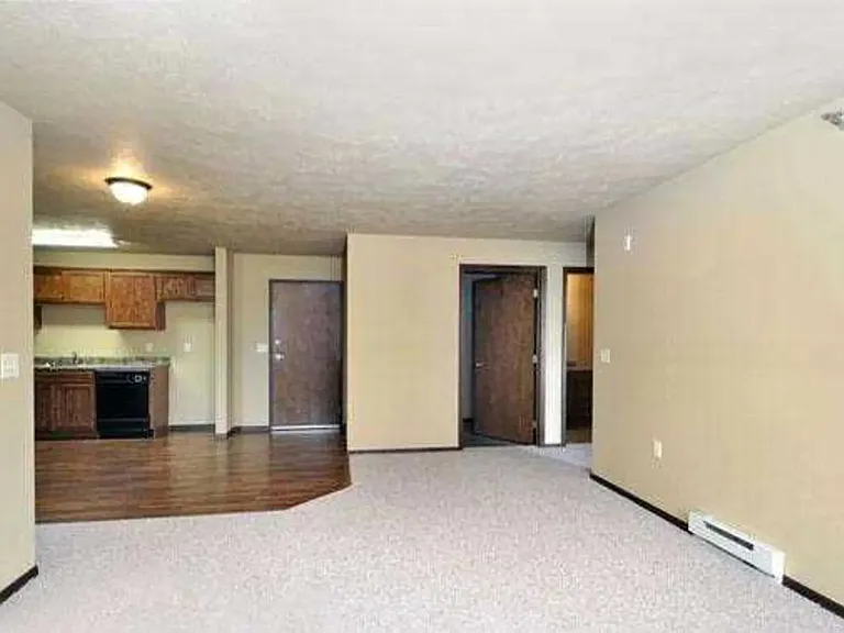 Mirada Manor Apartments — Photo 15