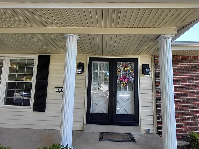 874 Hollyridge Dr — Photo 3
