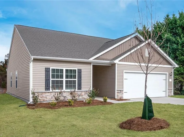 221 Macintosh Dr, King, NC 27021