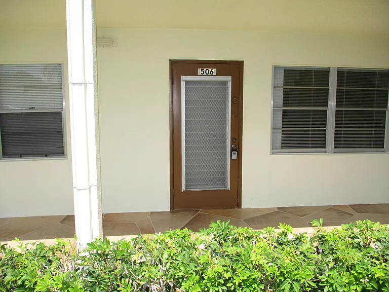506 Mansfield Dr #M — Photo 2
