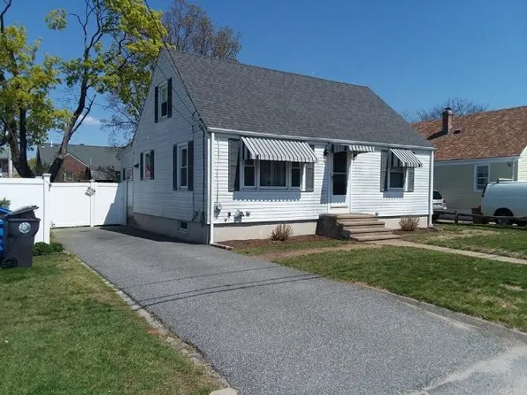 58 Burbank St, Cranston, RI 02910
