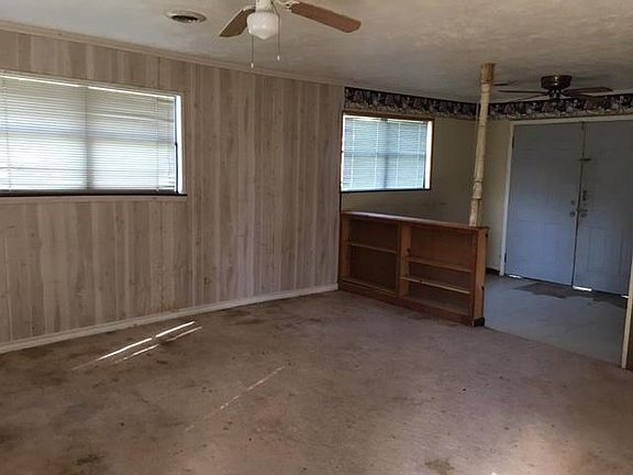4th image of 402 McFarland St