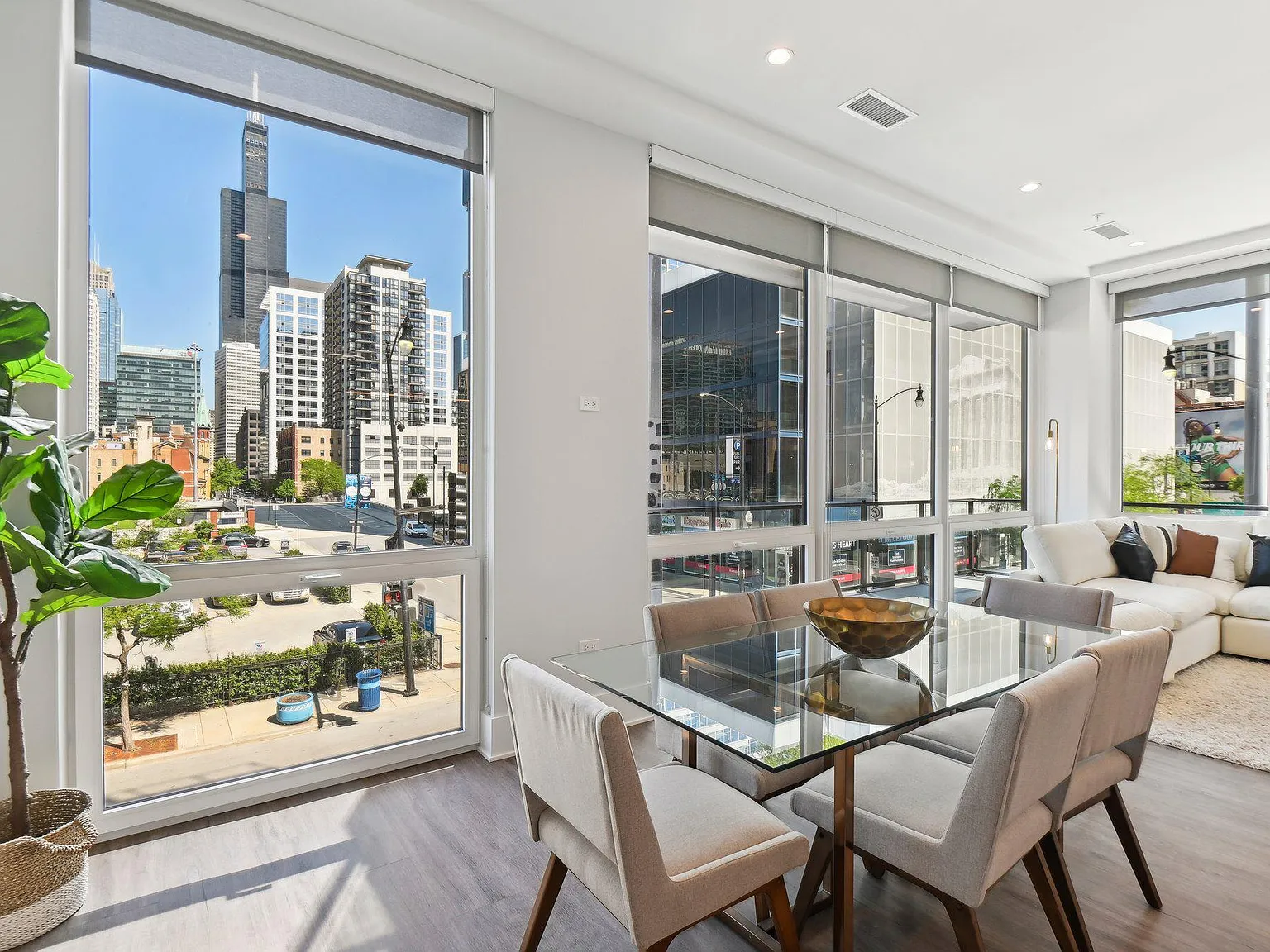 Luxe Suites Chicago Luxury Apartments — Photo 2