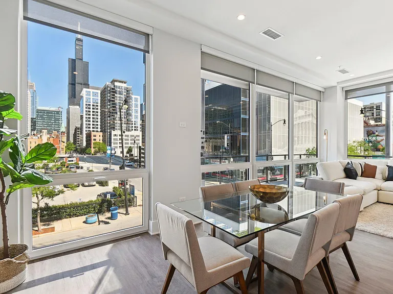 Luxe Suites Chicago Luxury Apartments — Photo 1