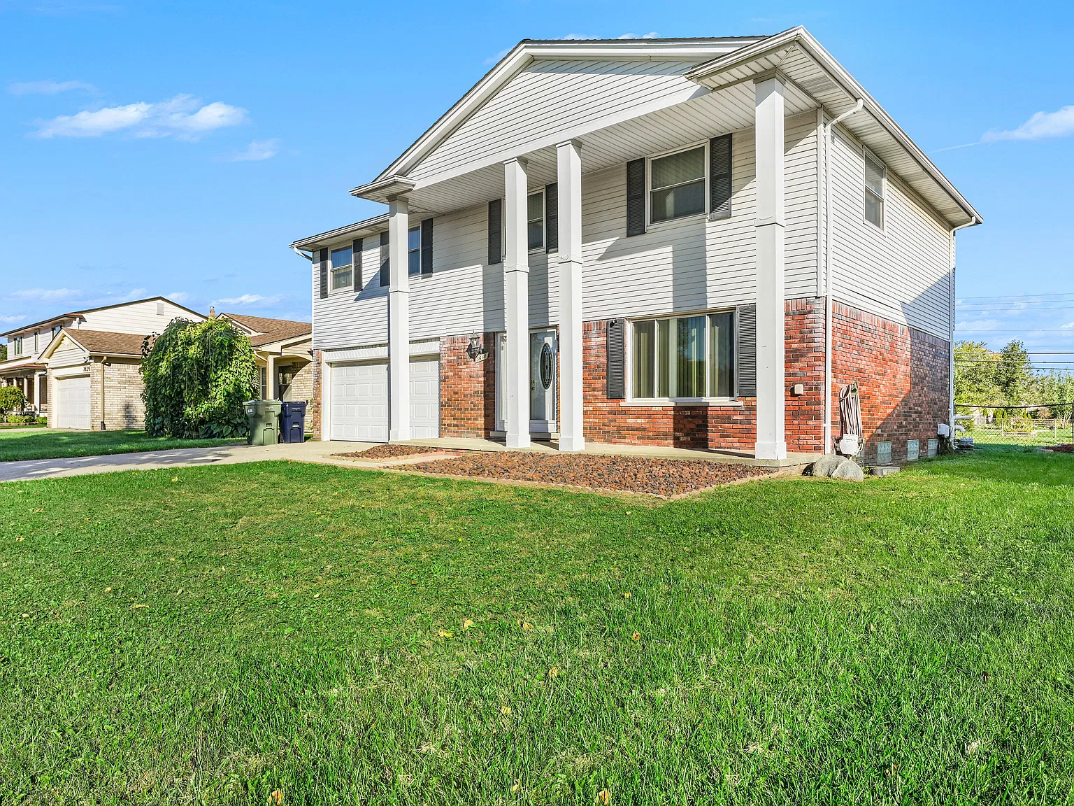 5 bed, 2112 sqft, $3,000 — Photo 1