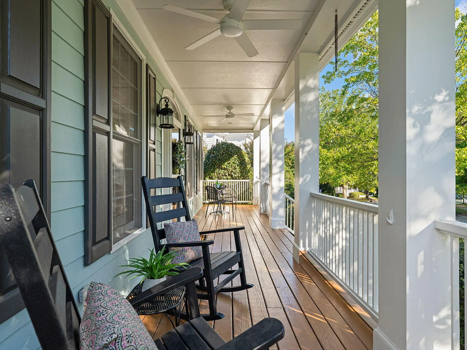 5 bed, 4.5 bath, $3,400 — Photo 2