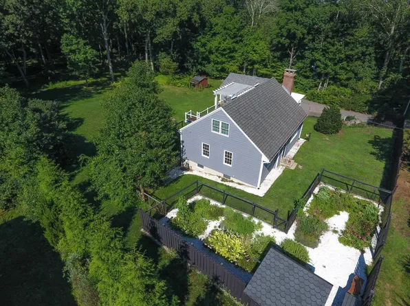 8 Central St, Stoughton, MA 02072