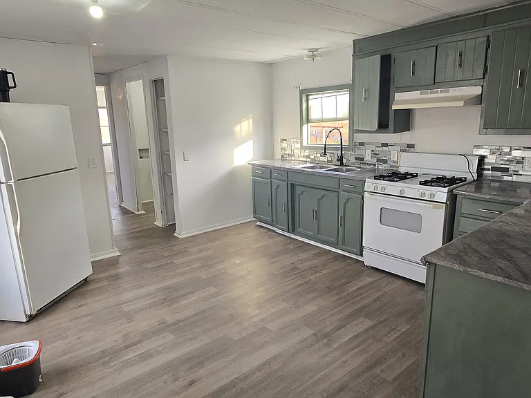 761 El Paseo Dr #L — Photo 3
