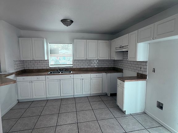 2nd image of 1807 E Curtis Ave