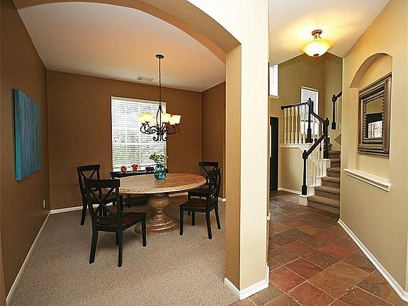 3rd image of 827 Presley Way