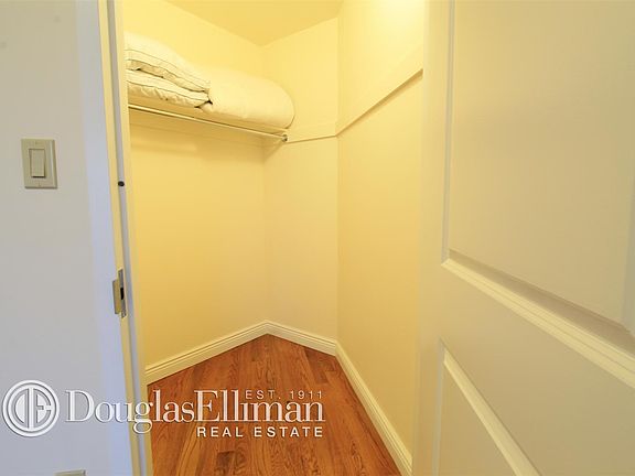 4th image of 1203 Jackson Ave APT 3B