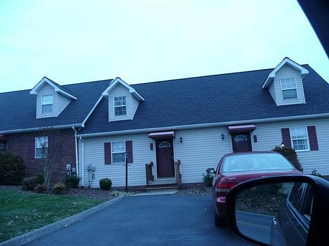 1st image of 204 Hallbrook Dr