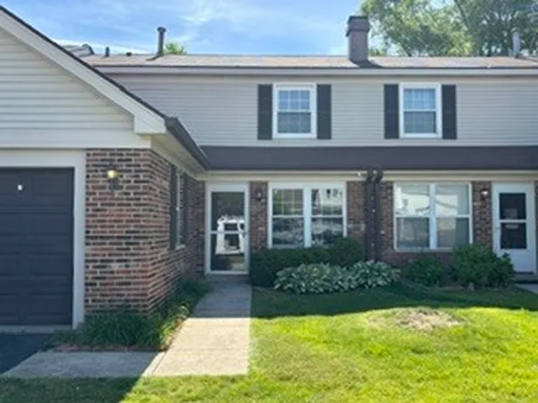 44 Willow Cir, Cary, IL 60013