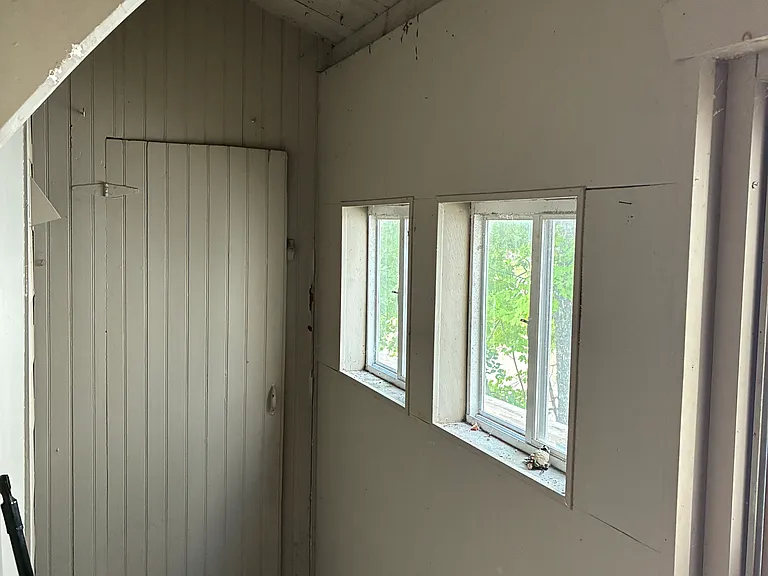 Mud room off back deck into kitchen