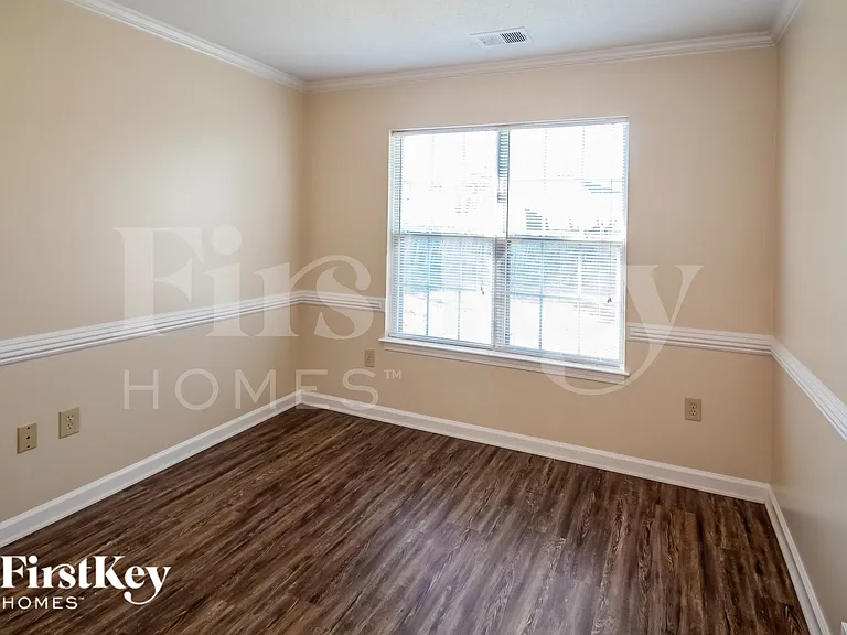 7435 Bridle Cv — Photo 15