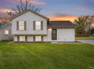 2660 Pontiac Lake Rd, Waterford, MI 48328