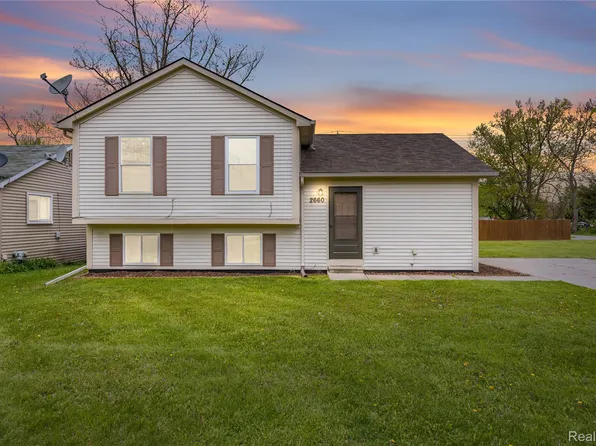2660 Pontiac Lake Rd, Waterford, MI 48328