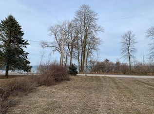 15602 Lakeshore Dr, Cleveland, WI 53015