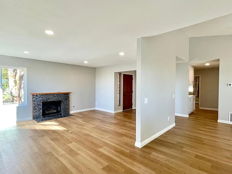 13556 Samantha Ave — Photo 3