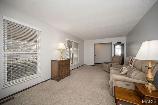 3rd image of 9 Ardwick Dr