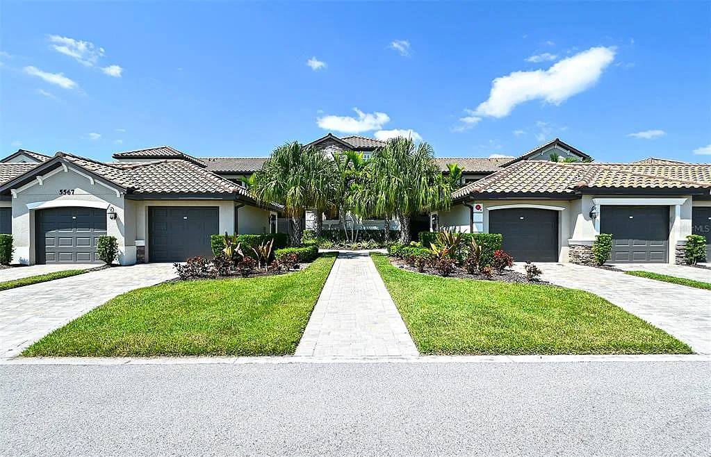2 bed, 2.0 bath, 1336 sqft, $5,500 — Photo 1