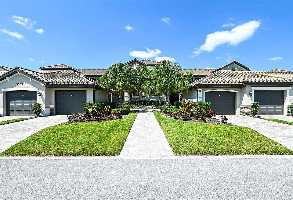 5567 Palmer Cir #104