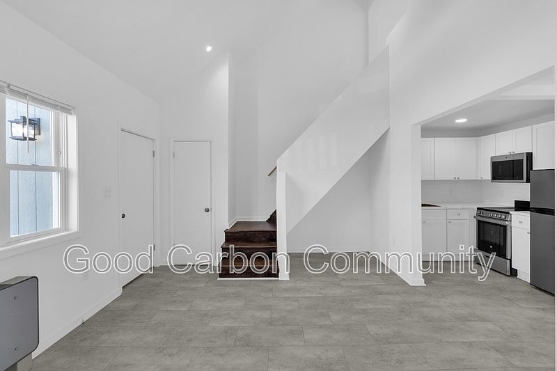1st image of 209 Summer St