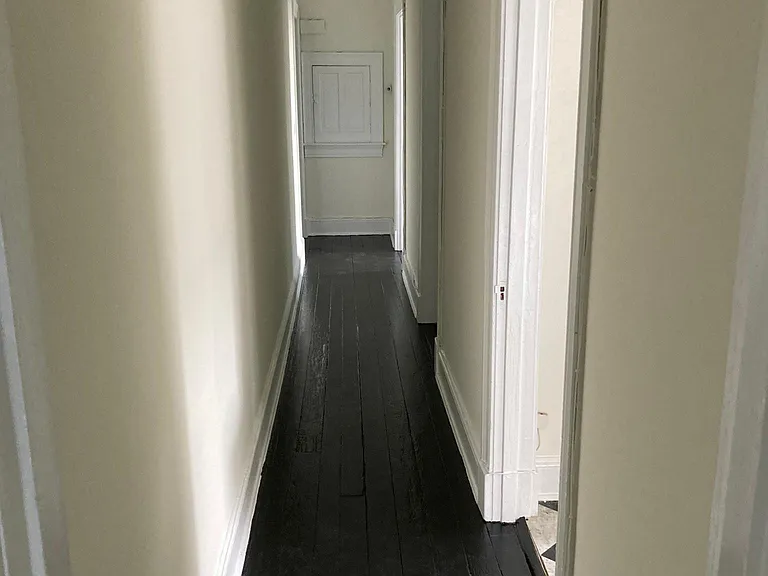 Hallway to bedrooms