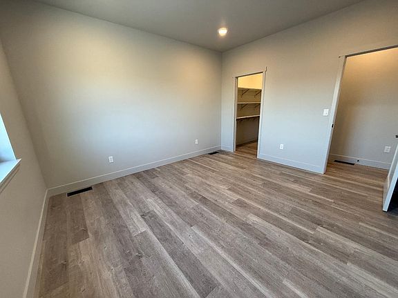 4th image of 3431 Goldenrod Ln