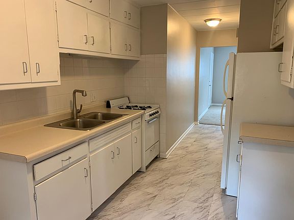 2nd image of 218 S Myrtle Ave APT A