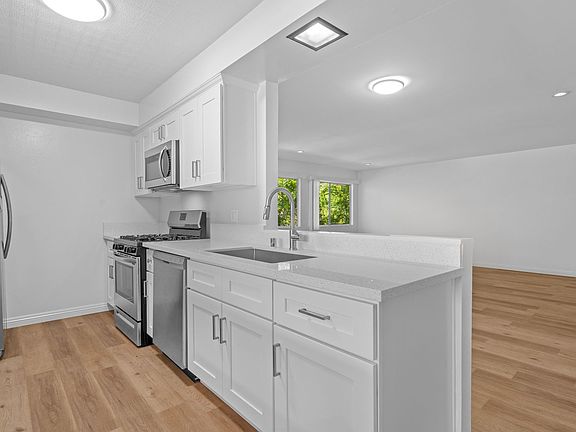 4th image of 8231 Wyngate St #7