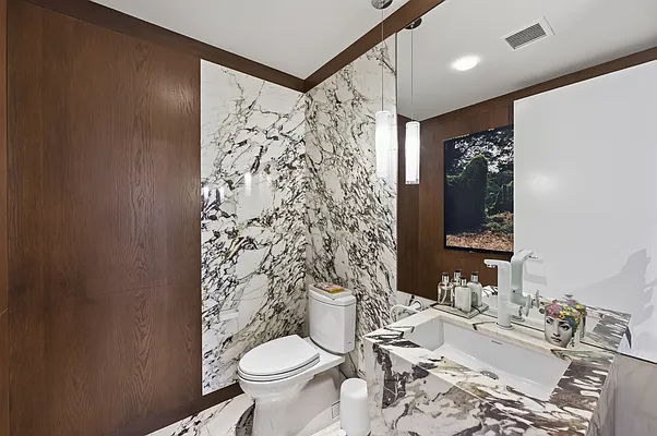 Bathroom, photo 1