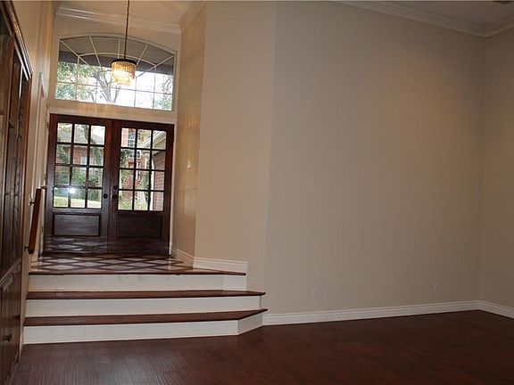 2nd image of 108 Sceptre Dr
