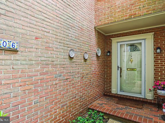 3rd image of 6606 Rosecroft Pl