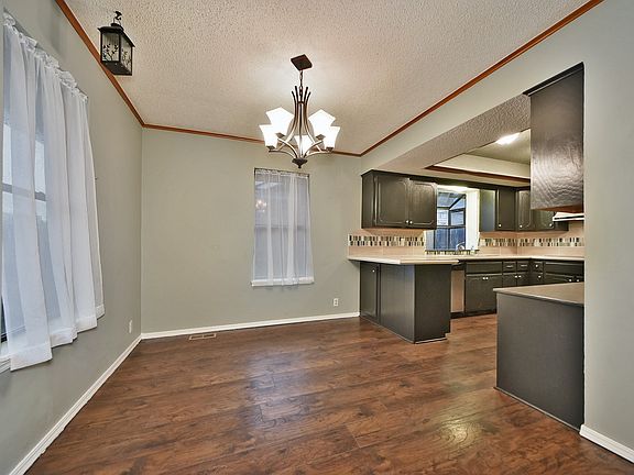 4th image of 2804 Countrywood Ln #1