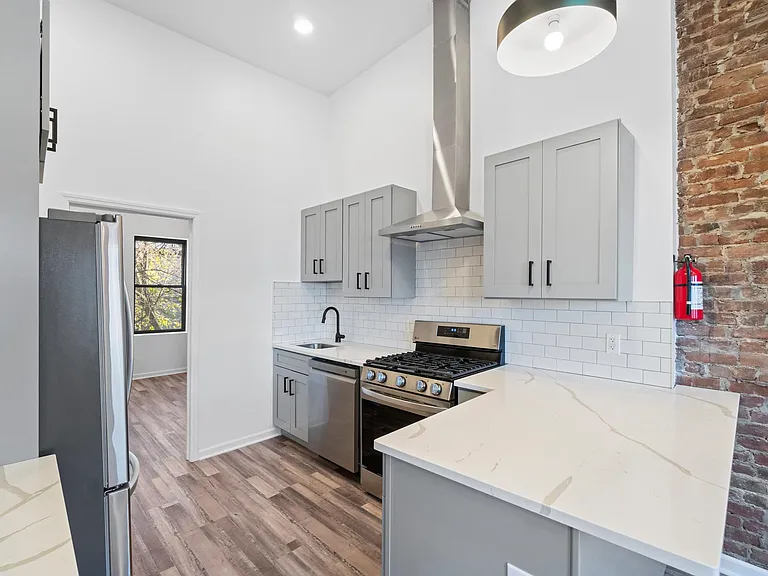310 Pacific Ave #3 — Photo 9