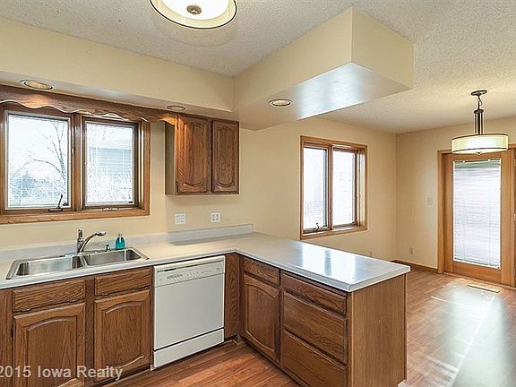 2nd image of 5645 Lakepoint Cir