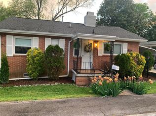 104 Parker Rd, Oak Ridge, TN 37830